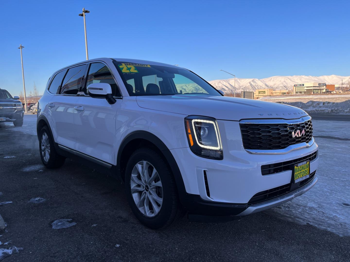 2022 White /black leather Kia Telluride LX AWD (5XYP2DHC7NG) with an 3.8L V6 DOHC 24V engine, 8A transmission, located at 1960 Industrial Drive, Wasilla, 99654, (907) 274-2277, 61.573475, -149.400146 - Photo#6